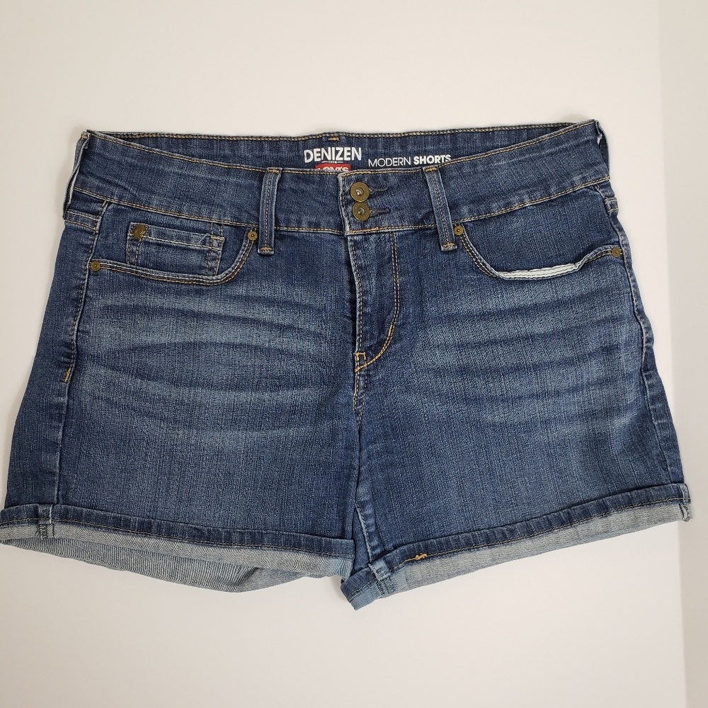 Levi's Modern Women's Short Size 6 Double Button